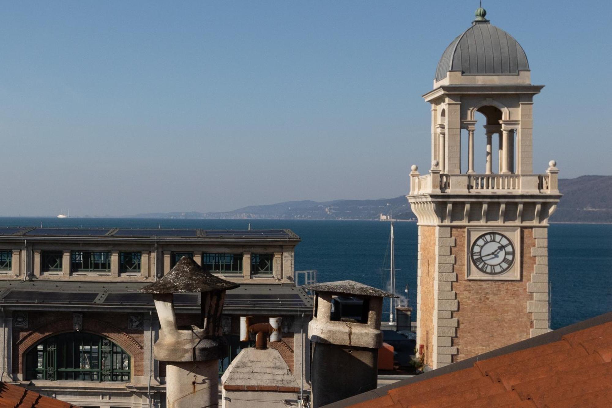Mansarda Piazza Venezia Lägenhet Trieste Exteriör bild